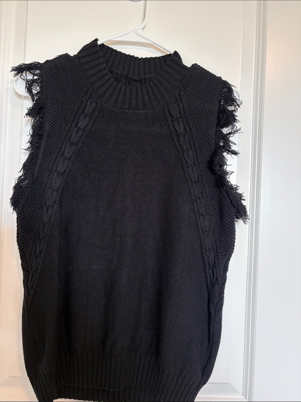 Source Unknown Black Sleeveless Fringe Cable-Knit Sweater Vest